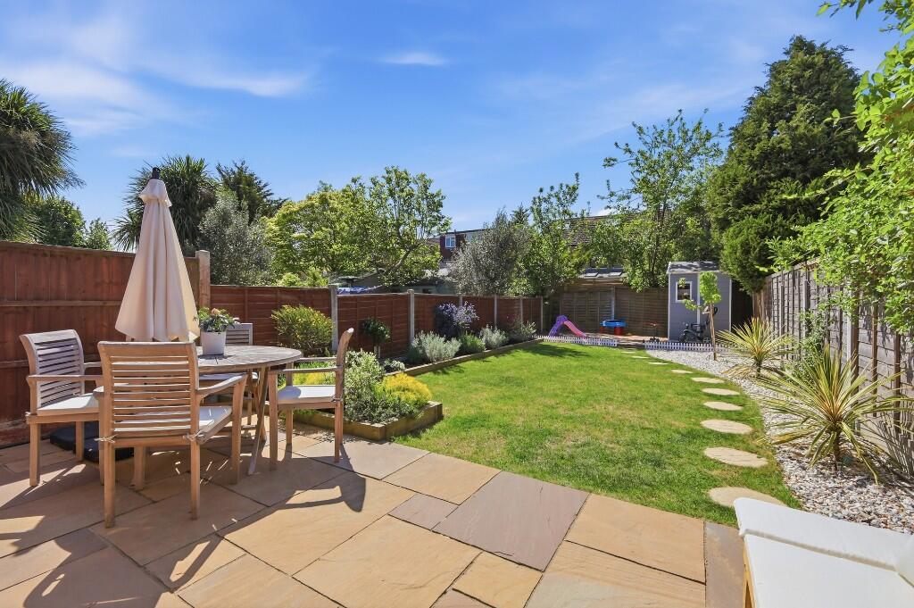 Greenstead Gardens, Woodford Green, Essex, IG8 photo 4