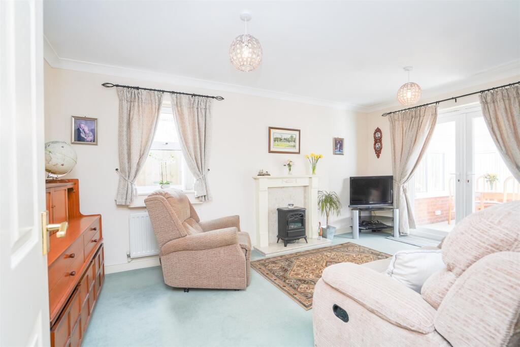 Montgomery Road, Whitnash, Leamington Spa photo 3