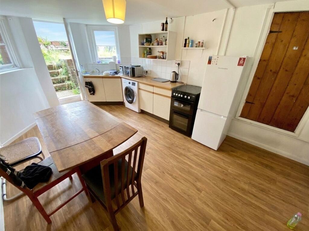 Apartment in Bristol, Kingsdown - View 3