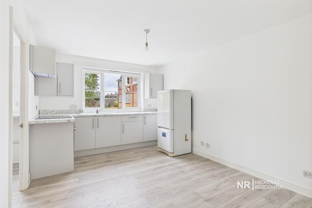 Apartment in London, Tolworth - View 2