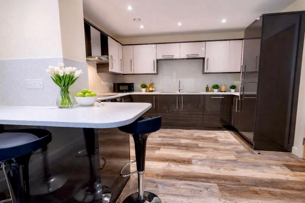 Apartment in Sheffield, South Yorkshire - View 4