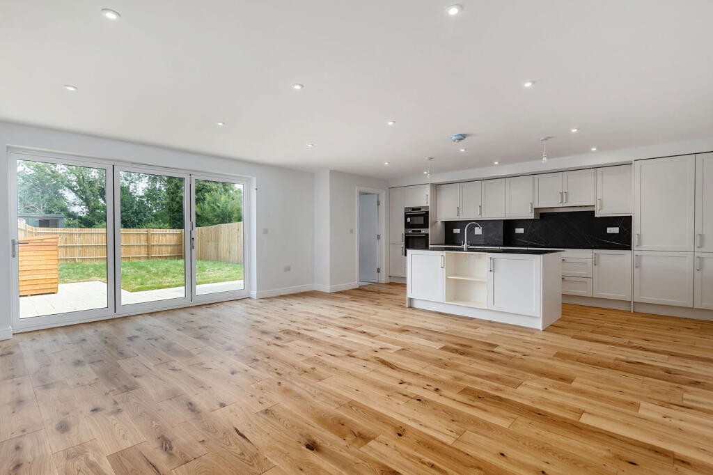 Spenny Lane, Claygate, Tonbridge, Kent, TN12 9PL photo 2