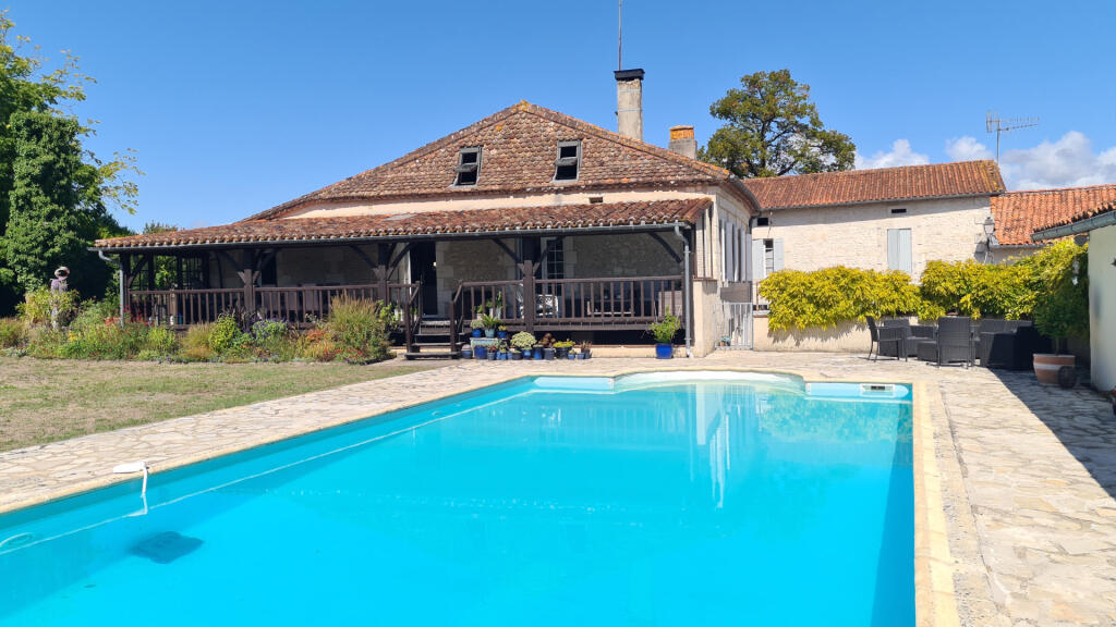 Main image of property: Poitou-Charentes, Charente, St-Romain