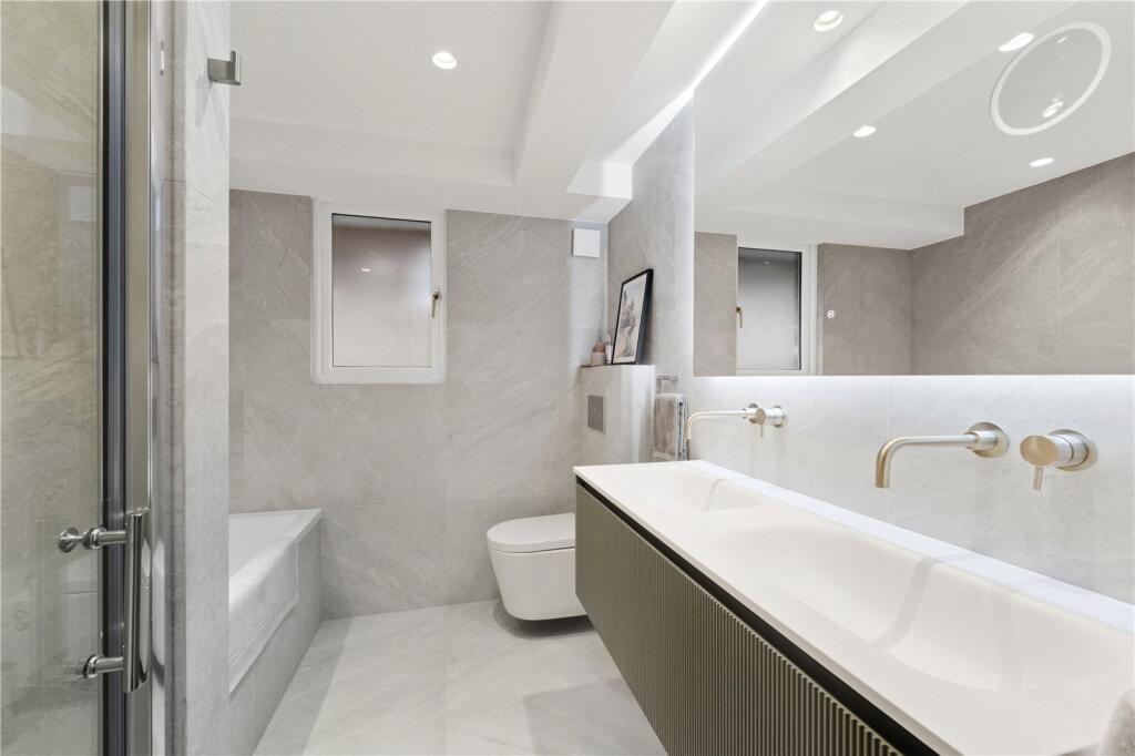 House in Twickenham - View 5