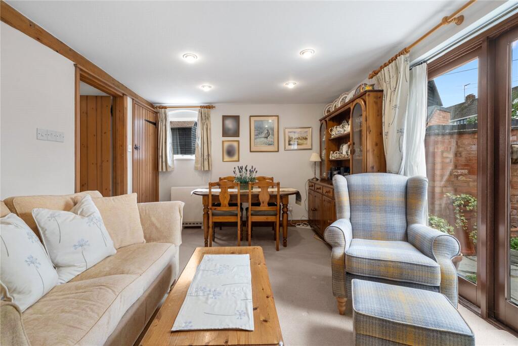 House in Worcester - View 5