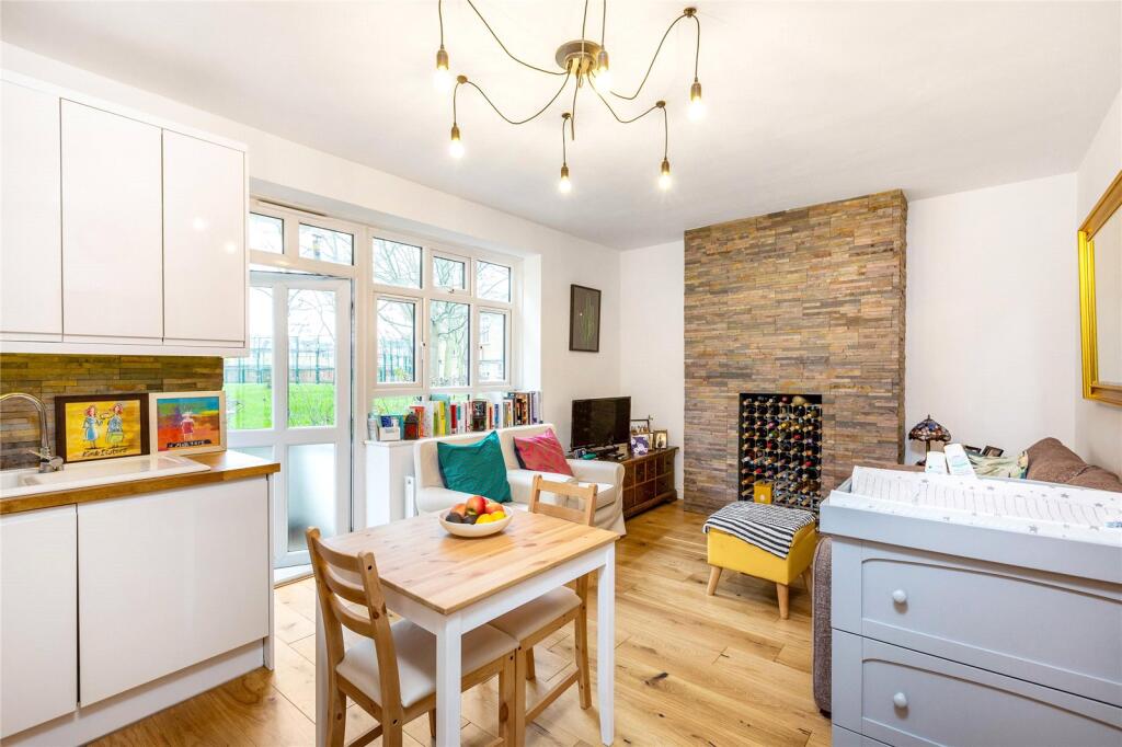 1-bed flat on Fayland Avenue, Furzedown, SW16, £275,000
