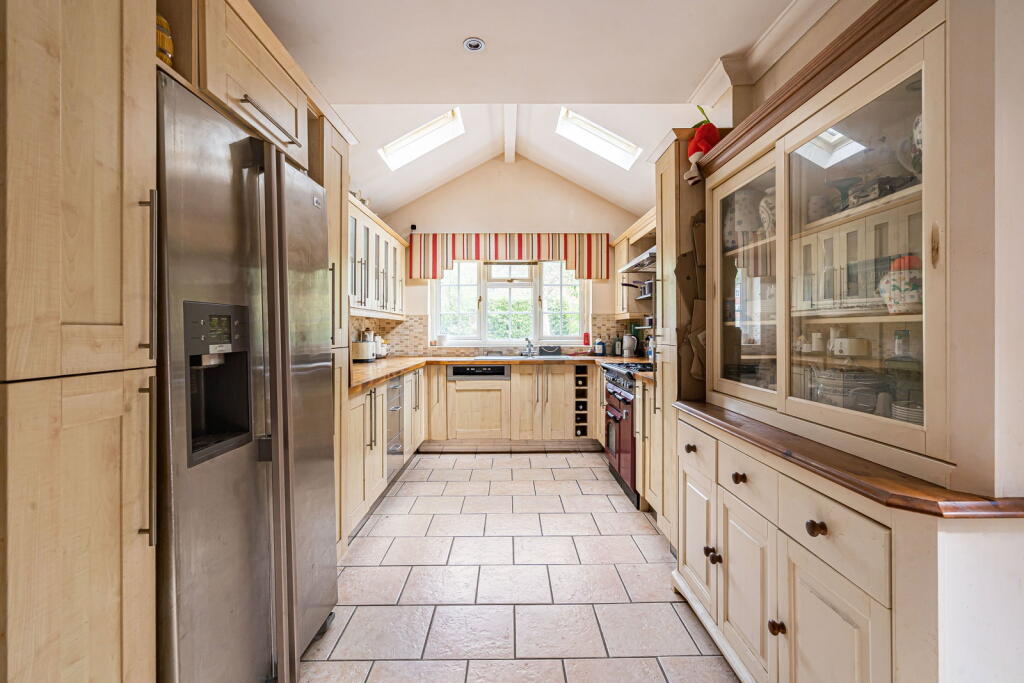 House in Waverley, Cranleigh - More