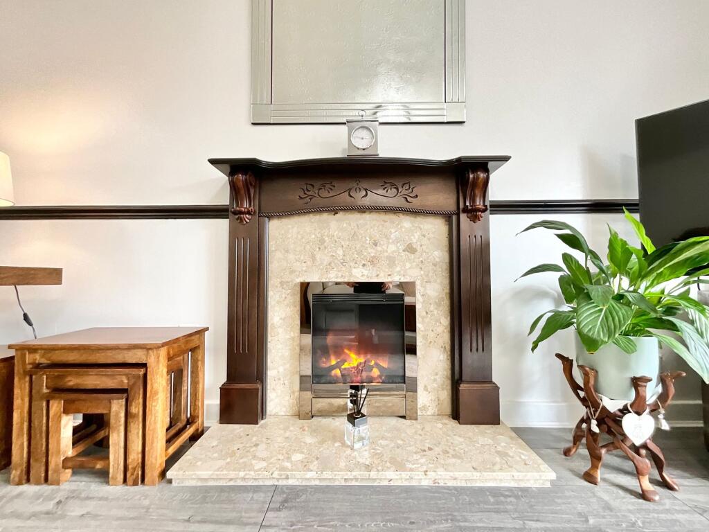House in Stoke-on-Trent - More