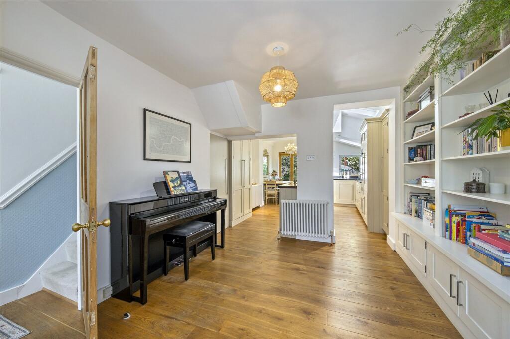 House in London, Whitton - View 5