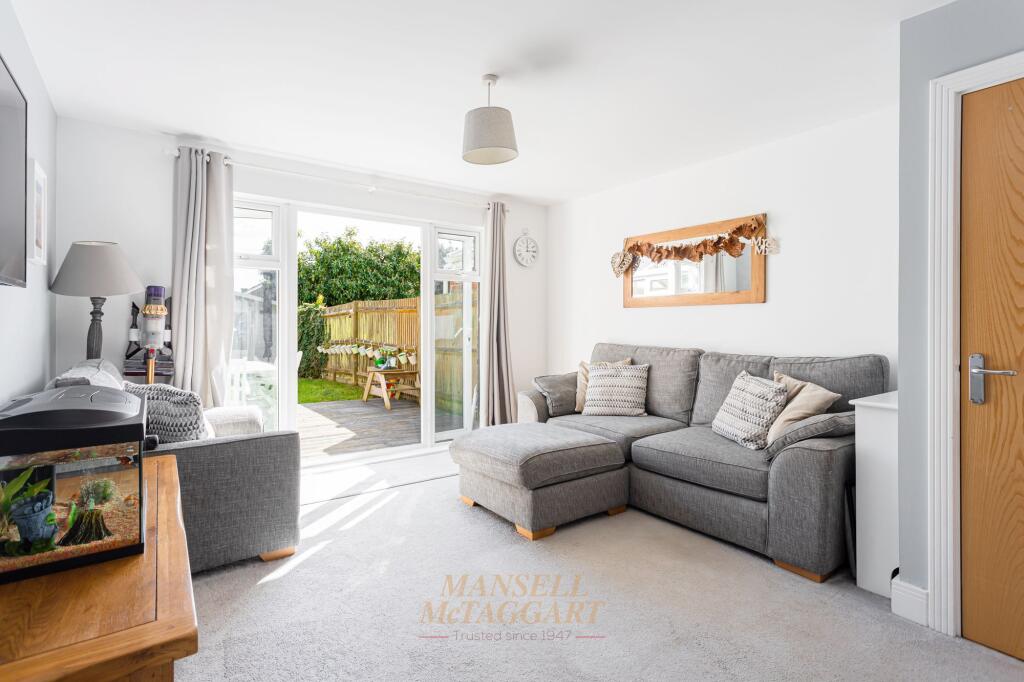 Smeeds Close, East Grinstead, RH19 photo 3