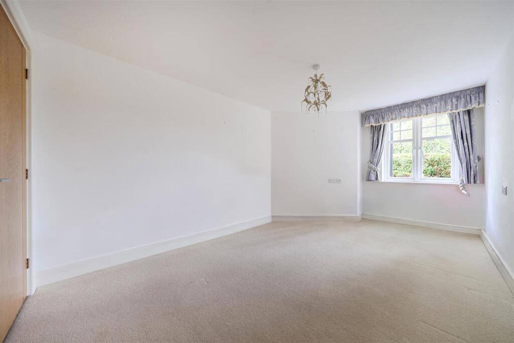 Apartment in Tonbridge - More