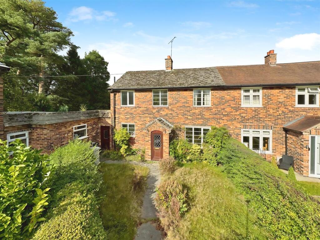 3-bed house on Warford Crescent, Alderley Edge, £450,000