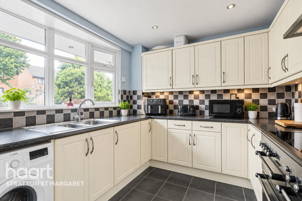 House in Swindon - View 5