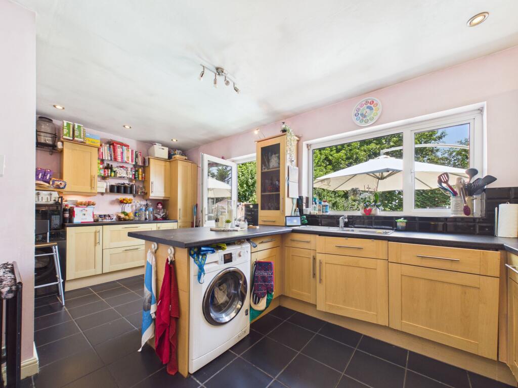 House in Reading, Kentwood - More