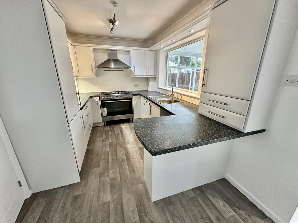 3-bed semi-detached on Brook Way, Arksey, Doncaster, £200,000