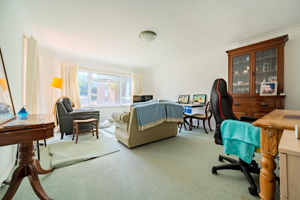 Apartment in Eastbourne, East Sussex - More