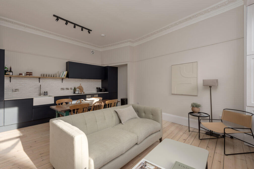 Apartment in Edinburgh, Stockbridge - View 4