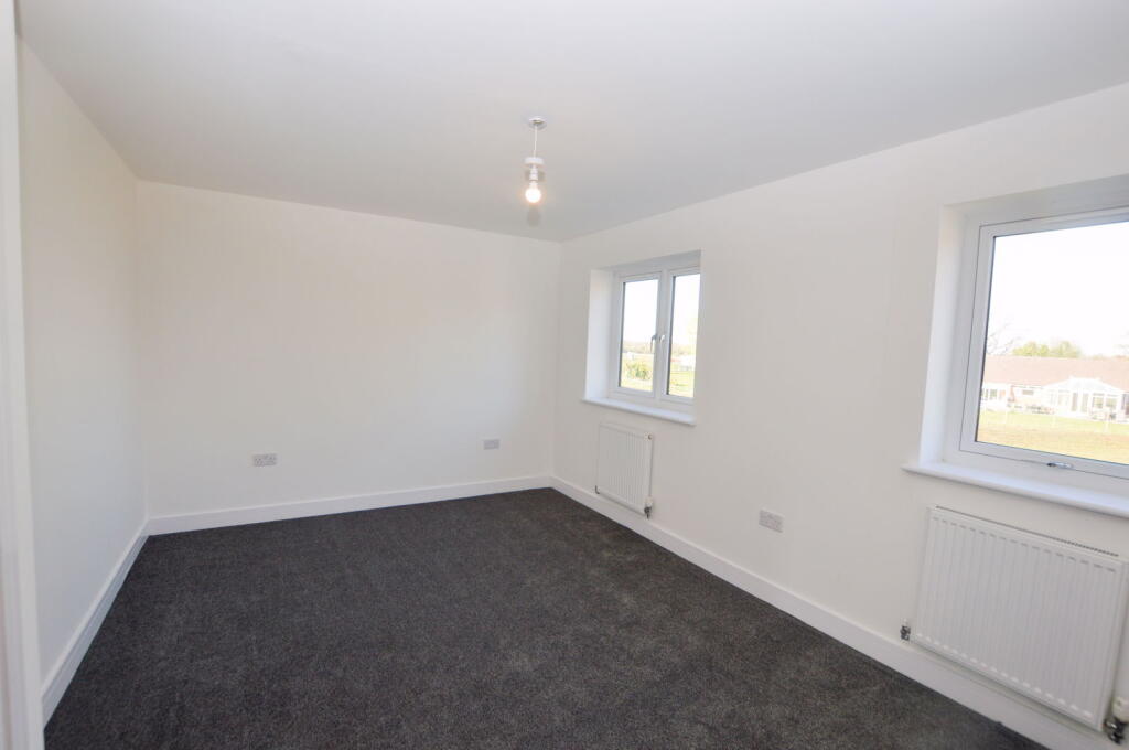 Newton Gardens, Lowton, WA3 1BE photo 5