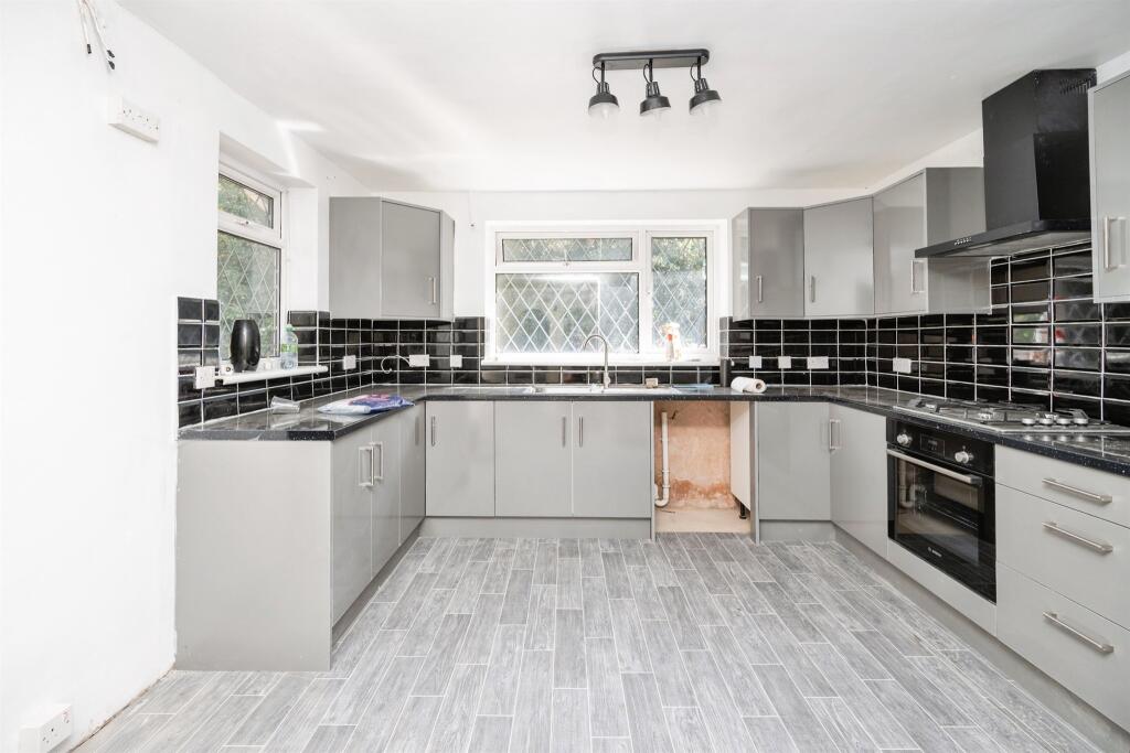 House in Sandwell, West Midlands - View 4