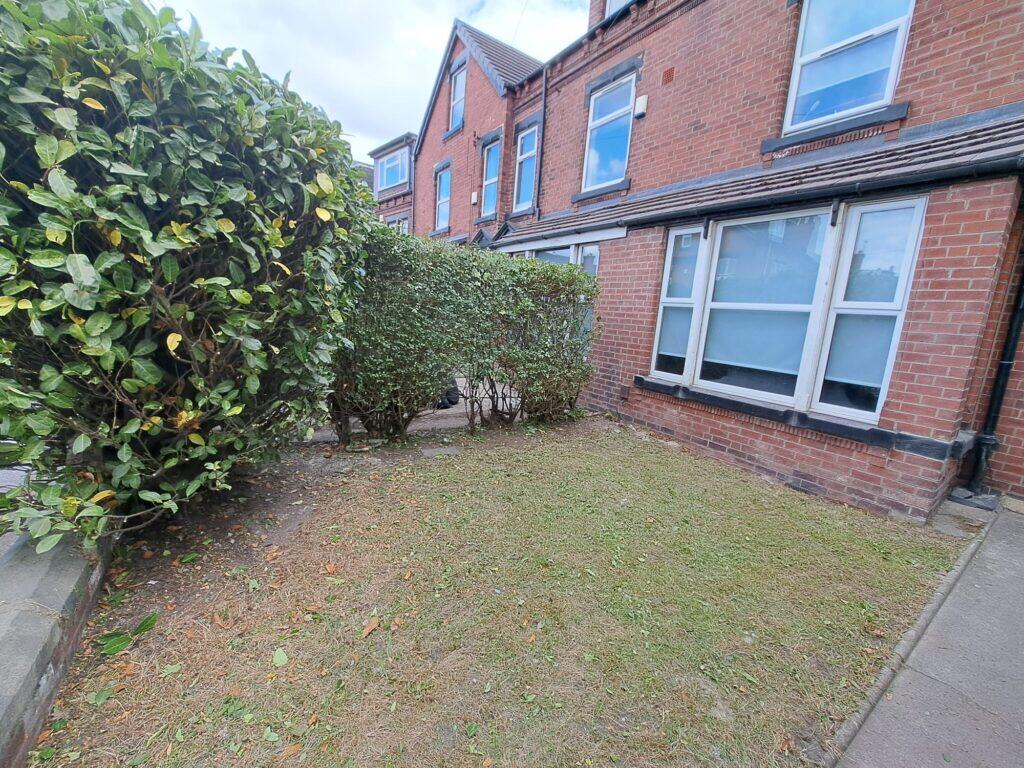 6 bedroom terraced house for rent