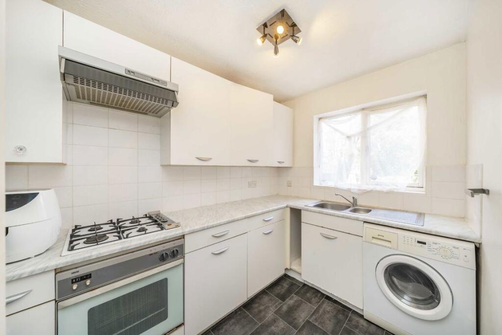 Apartment in Twickenham - View 3