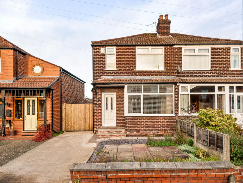 Longmead Avenue, Hazel Grove, SK7 photo 2