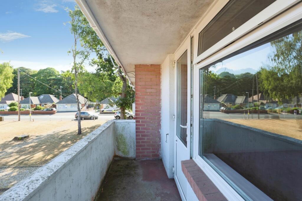 Apartment in Poole - More