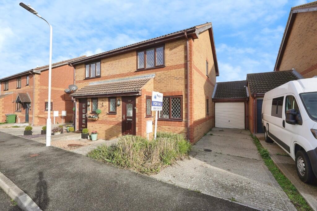 Megan Close, Romney Marsh, Kent, TN29 photo 2