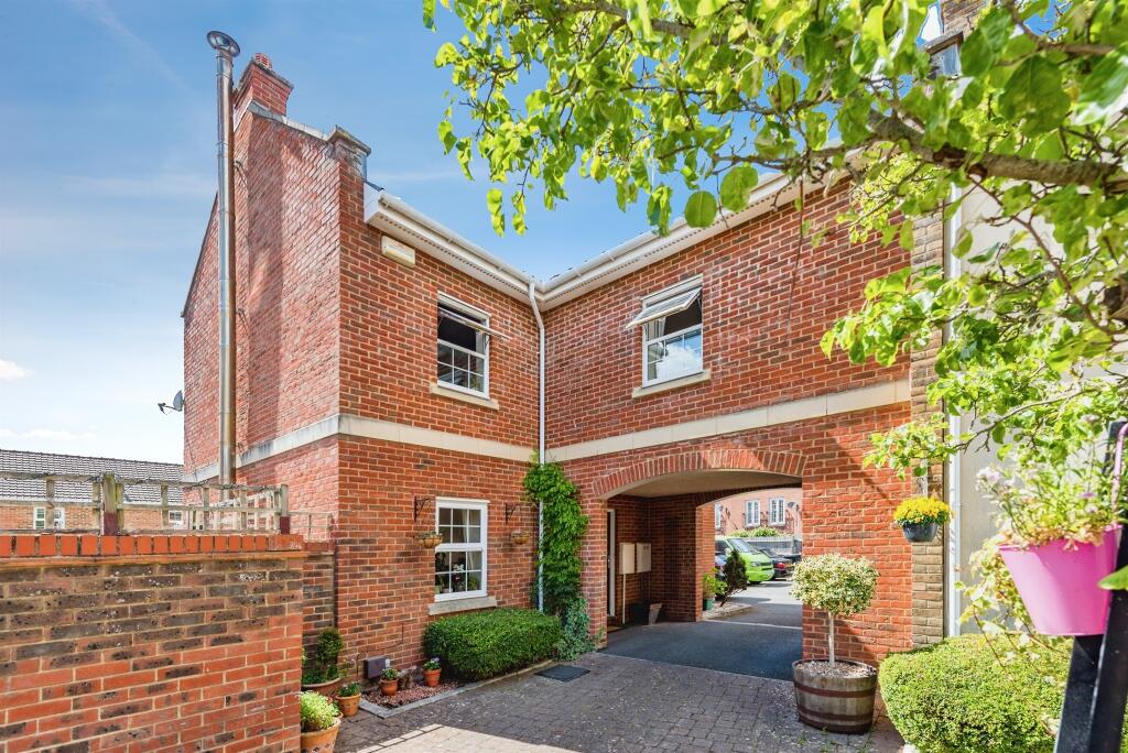 Main image of property: Hidcot Court, Swindon
