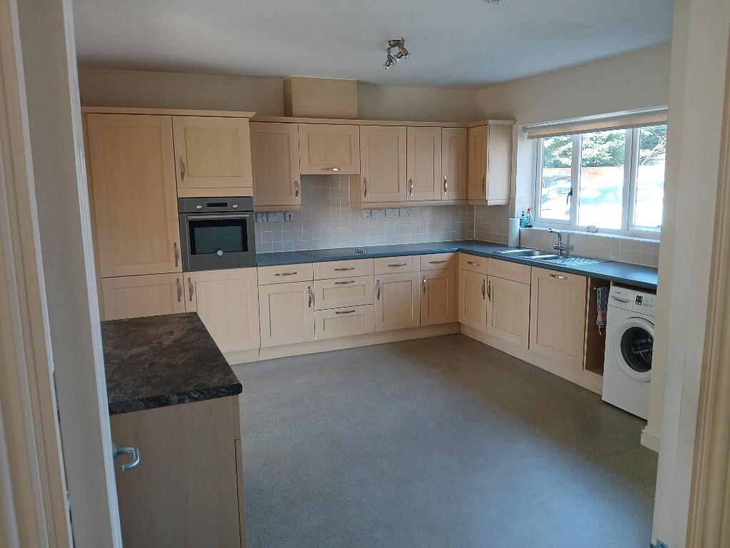 50 Queen Anne Court, Bristol Road, Quedgeley, Gloucestershire, GL2 4JY photo 4