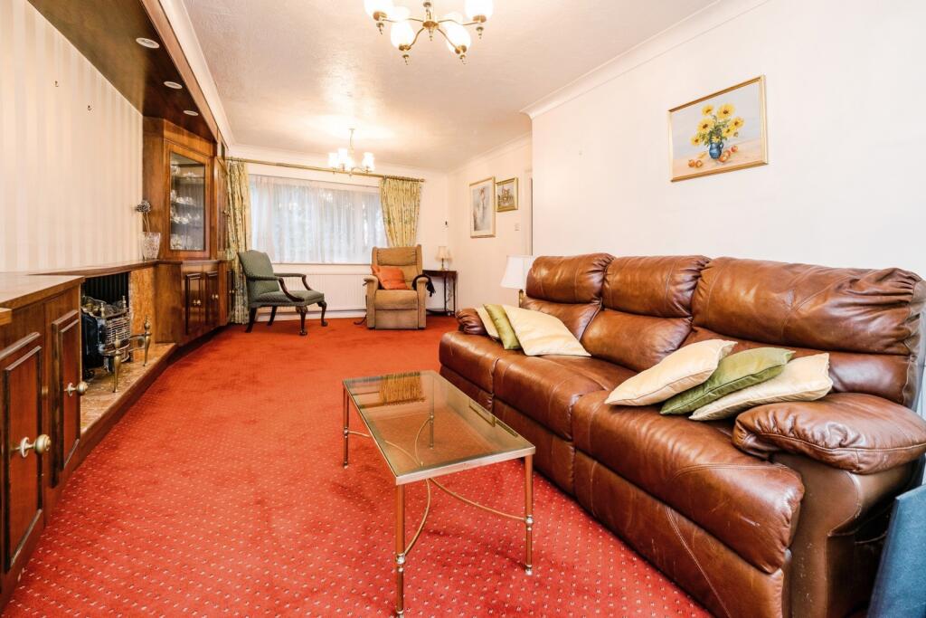 Monkhams Avenue, Woodford Green, IG8 photo 3