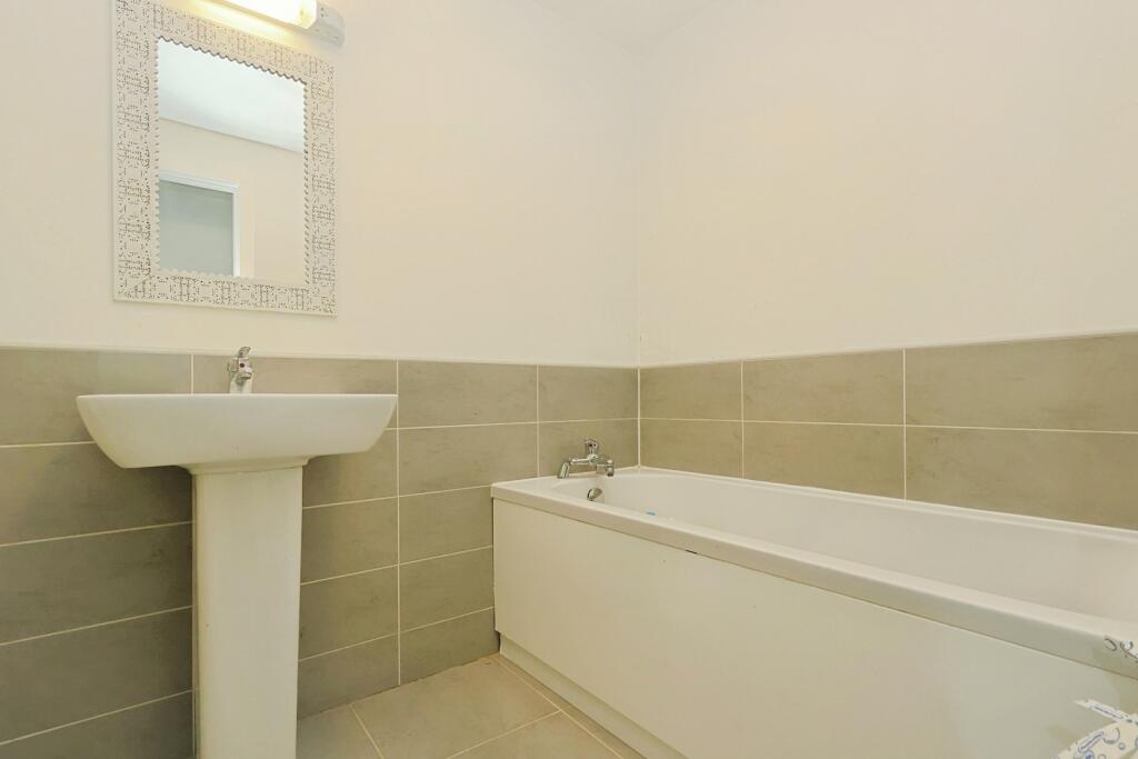 613 Stanningley Road, West Yorkshire, Leeds photo 3