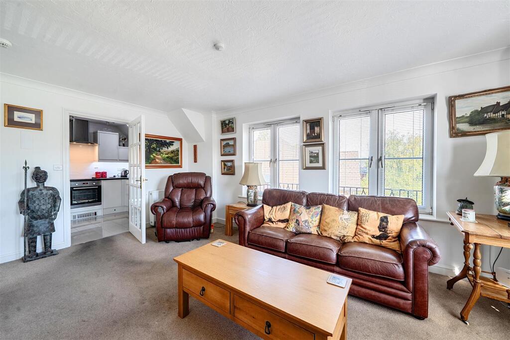 Apartment in Bournemouth, Charminster - View 5