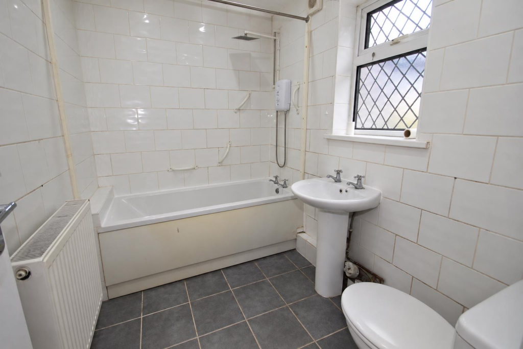 House in Fitzwilliam, Newstead, Hemsworth - More