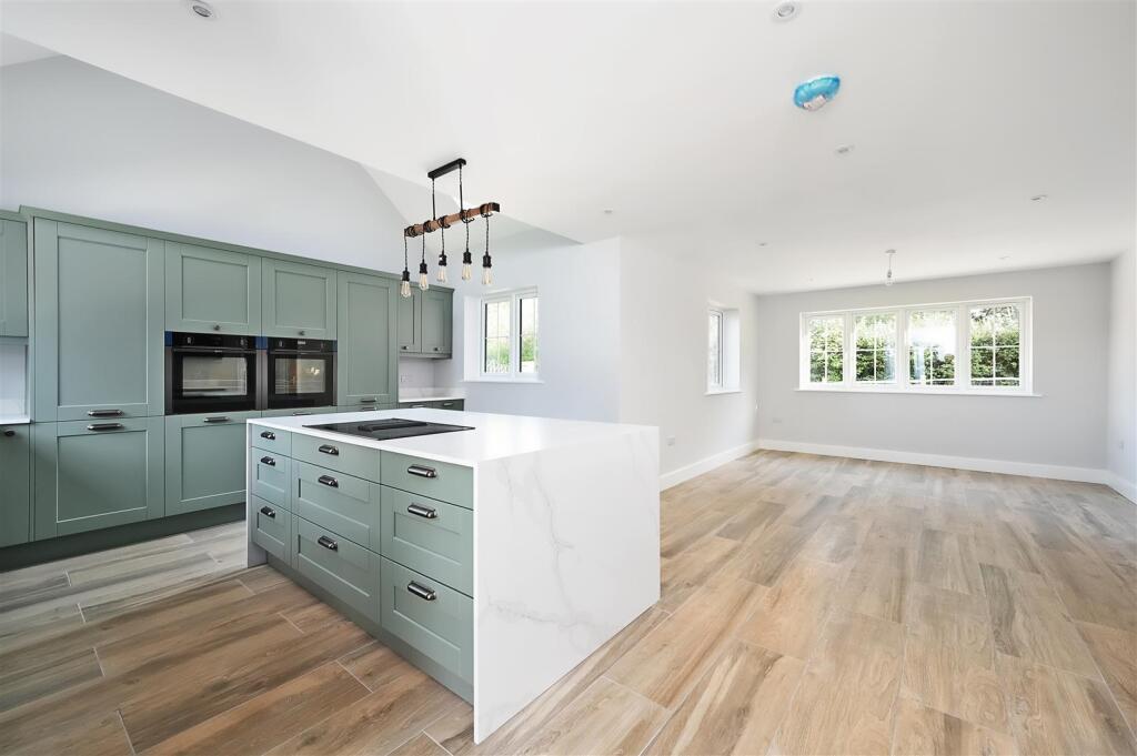 House in Redhill - View 3
