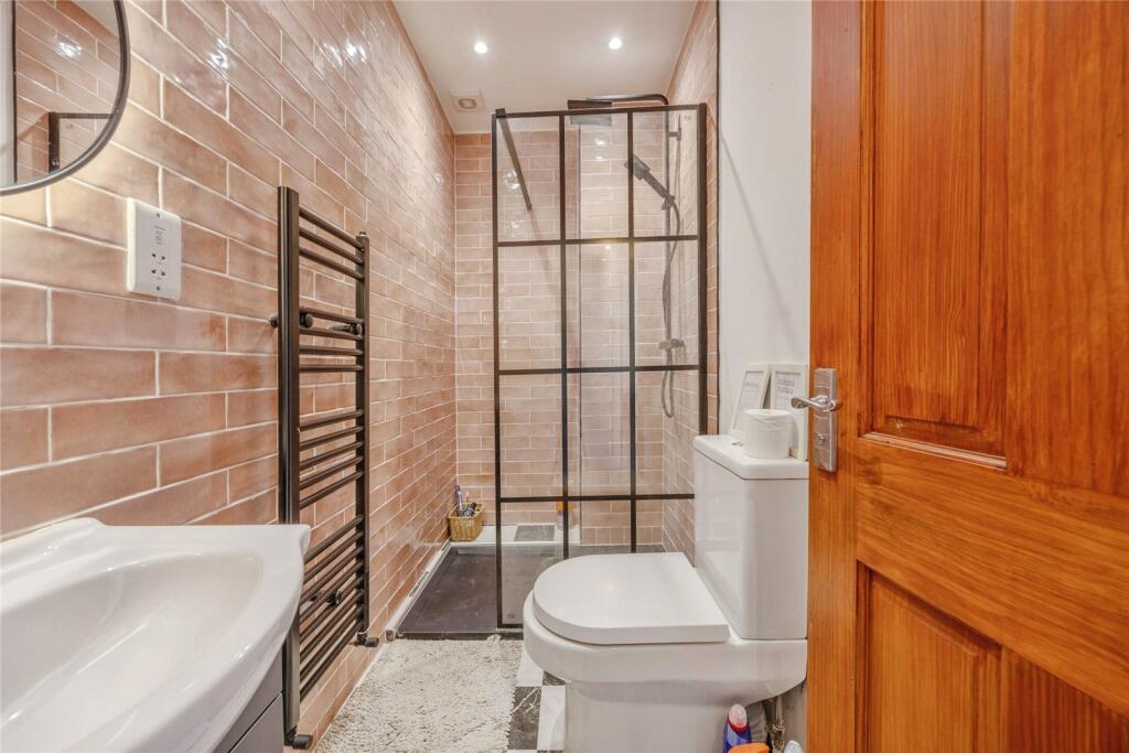 Apartment in Croydon - View 5