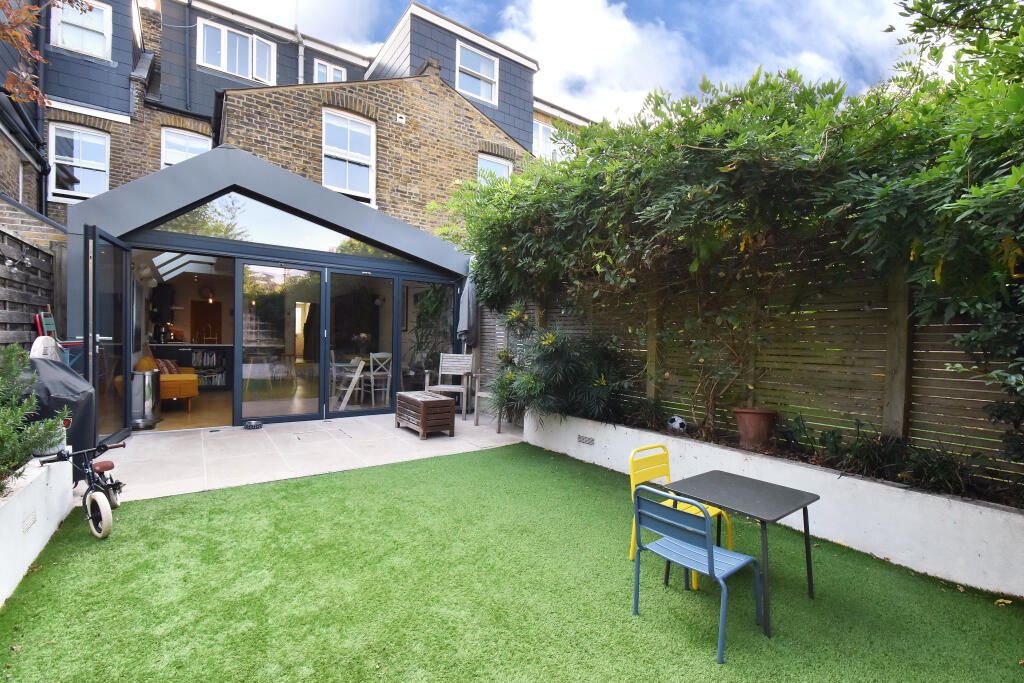 House in London - View 2