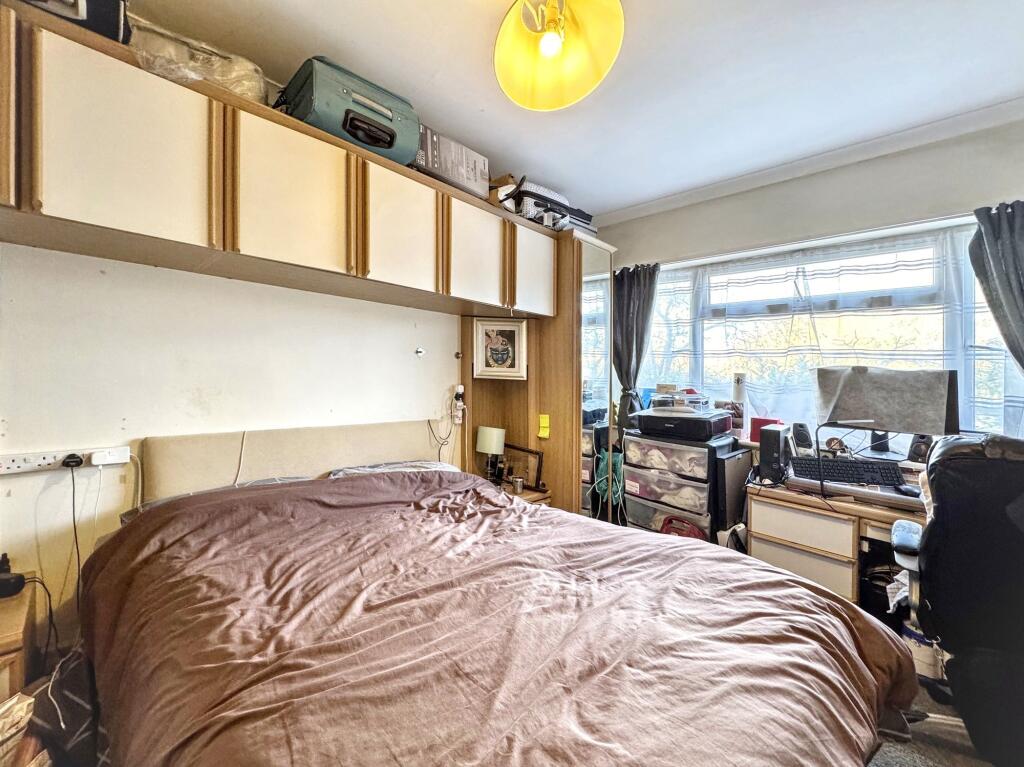 Blundell Road, Edgware, HA8 photo 3