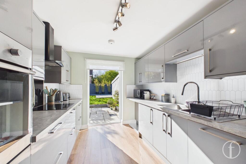 Oaklands Way, Fareham, PO14 - View 2