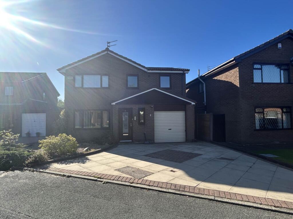 3-bed detached on 6 Rowanwood, Chadderton, £375,000