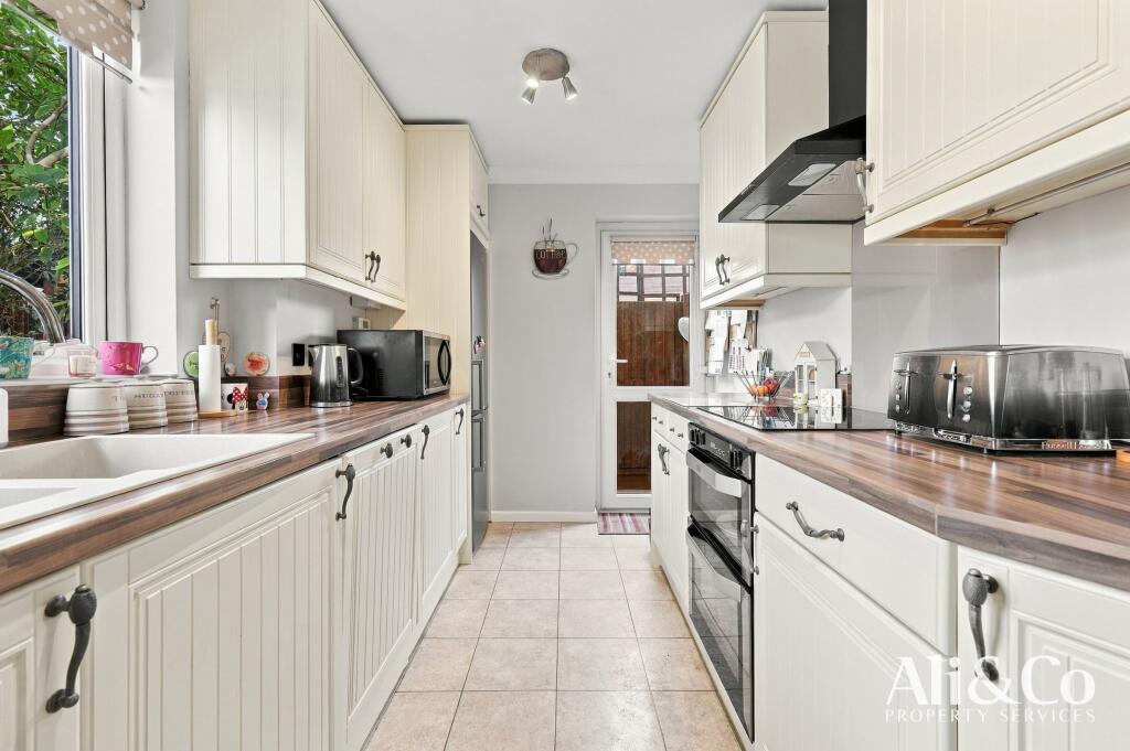 House in Grays, Little Thurrock - More