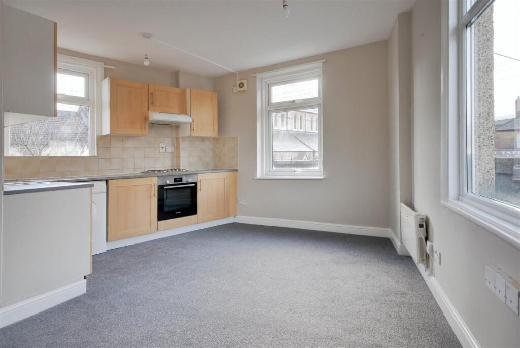Apartment in Watford - View 2