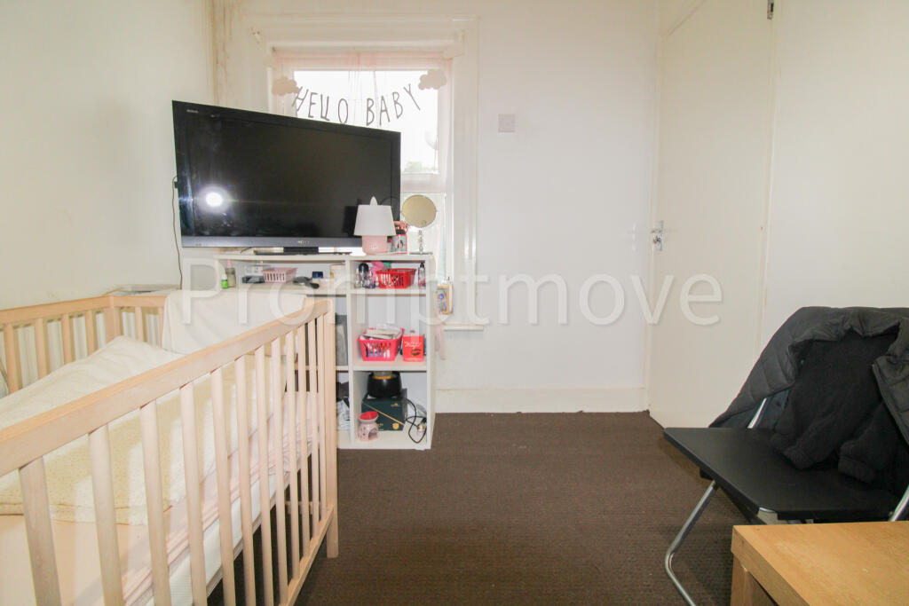 House in Luton - View 5