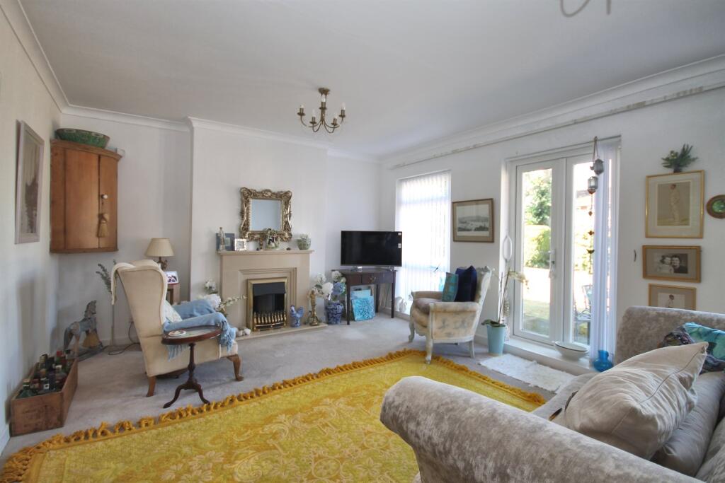 Parkhill Court, Manor Park South, Knutsford photo 2