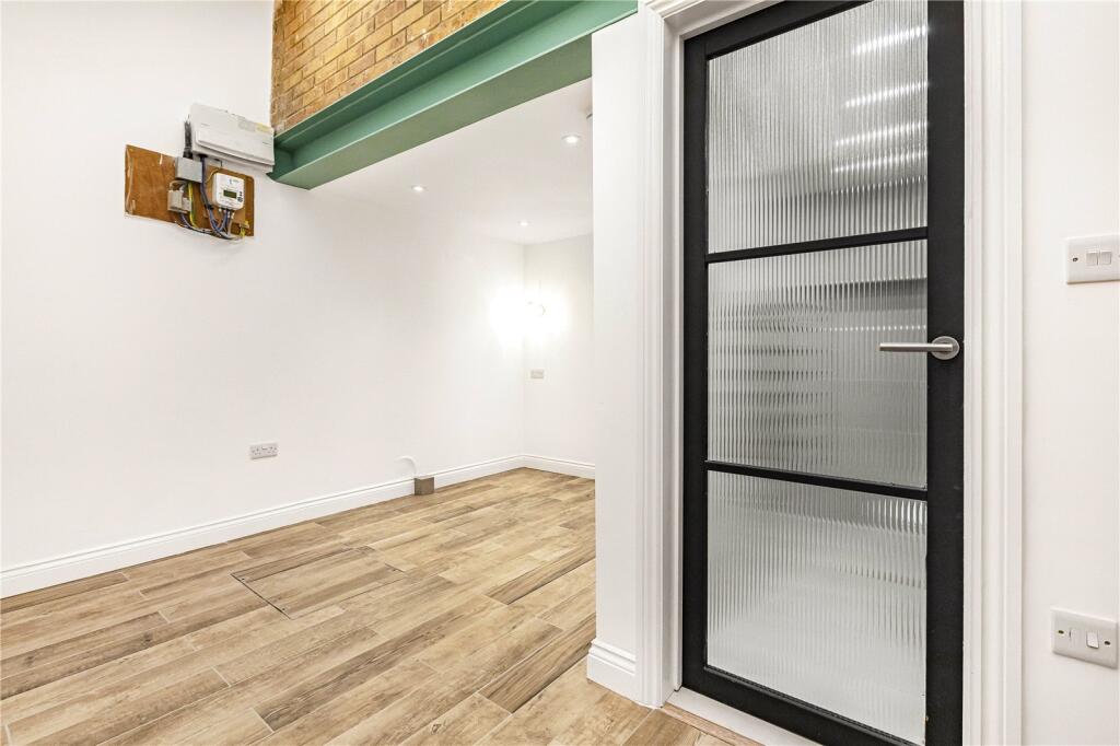 Apartment in London - More
