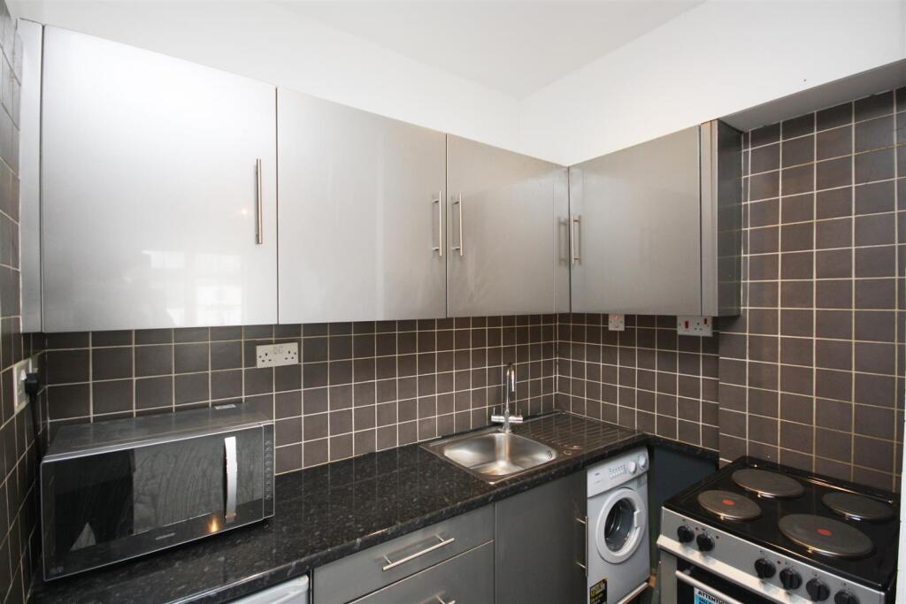 Apartment in London, Mortlake - More