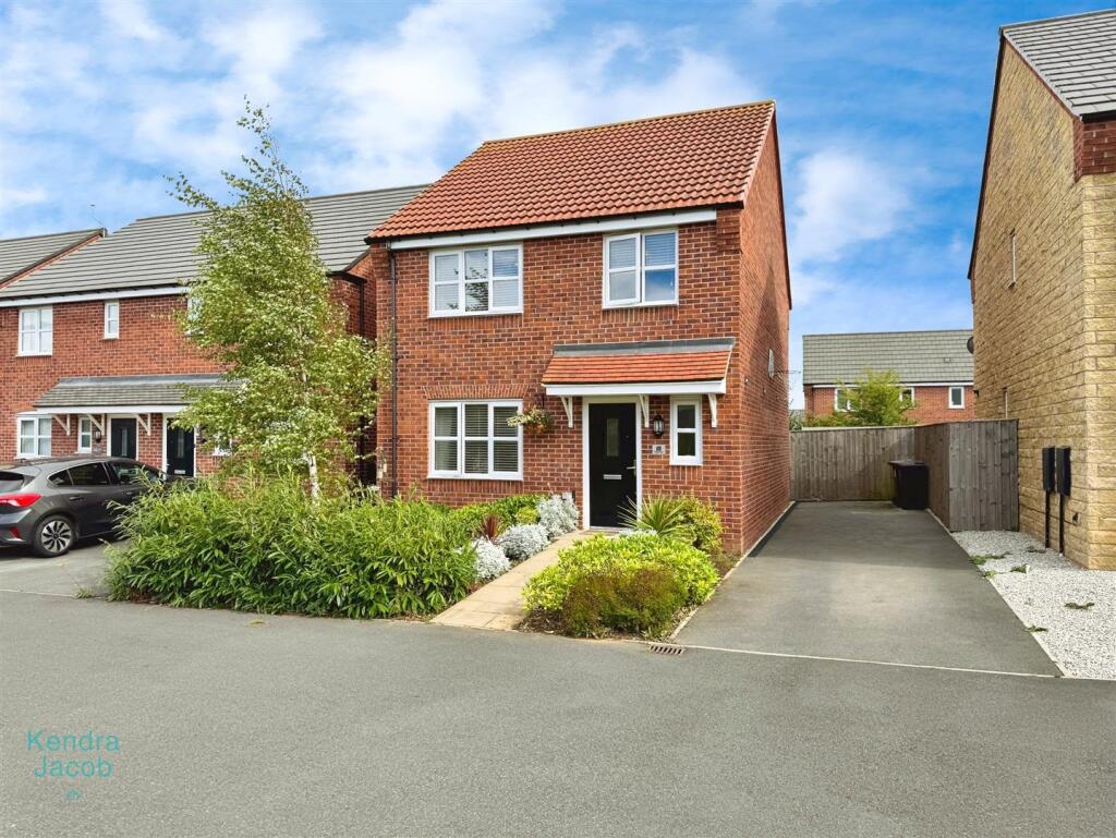 4-bed detached on Foxglove Close, Bolsover, £275,000