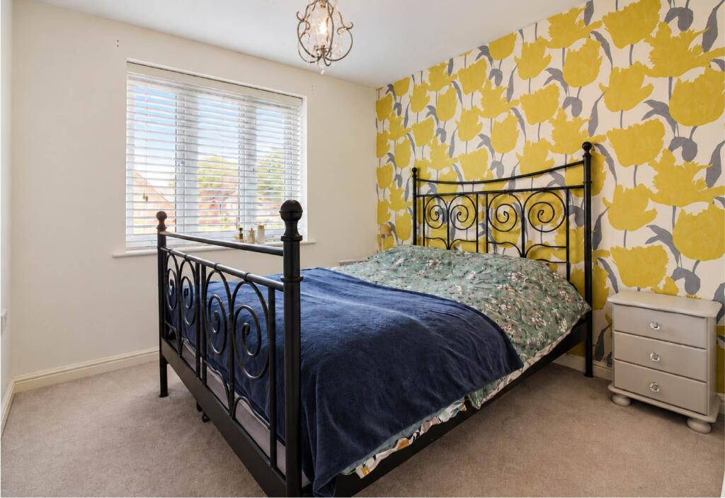 House in Hemel Hempstead - More