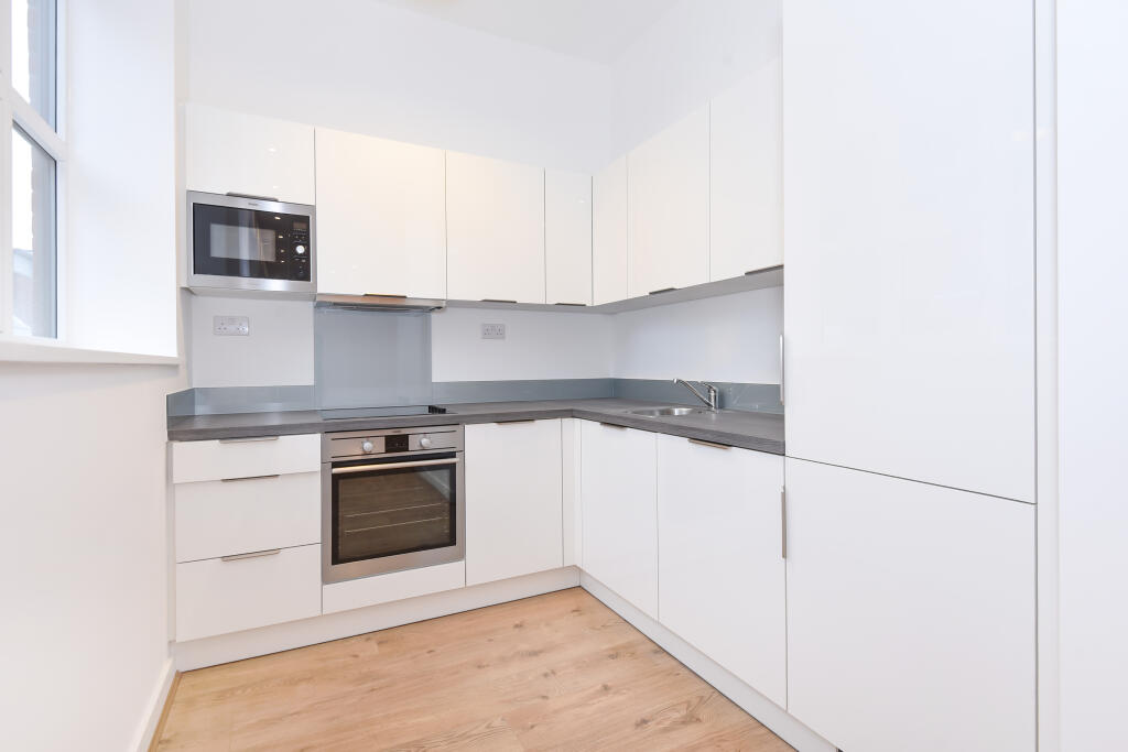 Apartment in Watford - View 2