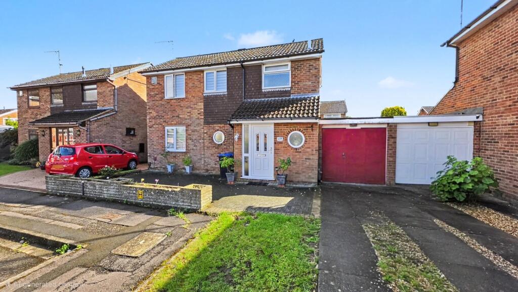 3-bed detached on Obelisk Rise, Northampton, £285,000